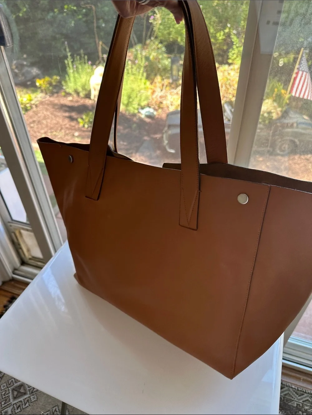 Vince minimalist cognac